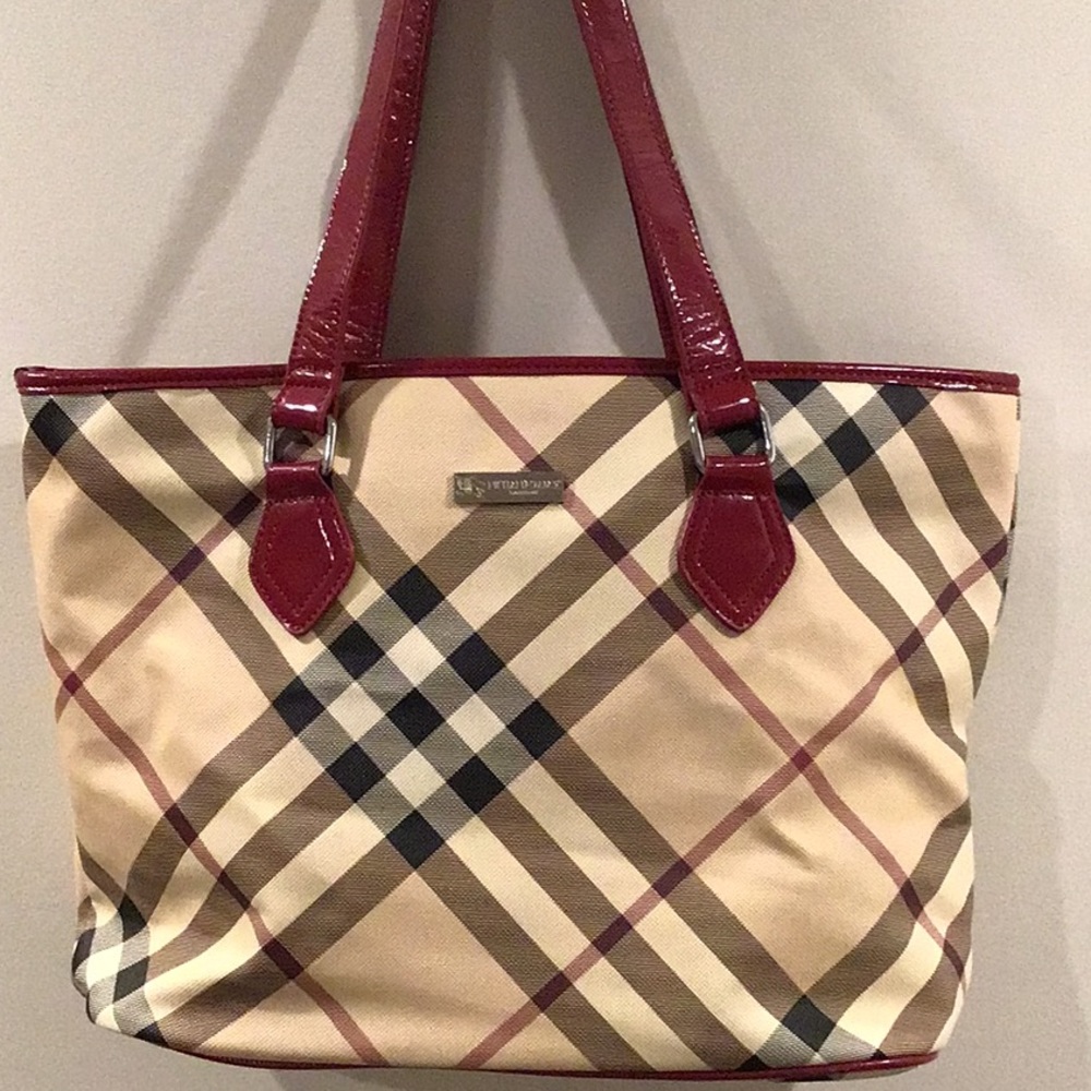 Imitation man made tote with inside pocket used but good condition